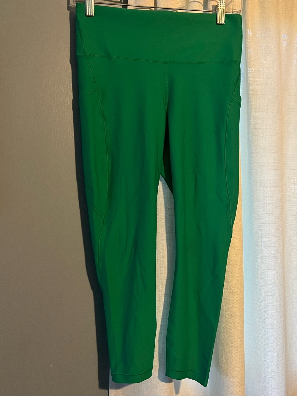 Athleta Green Cropped Leggings